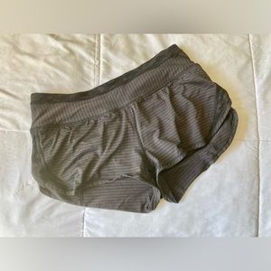 Lululemon women’s speed up shorts w/lining. Size 6